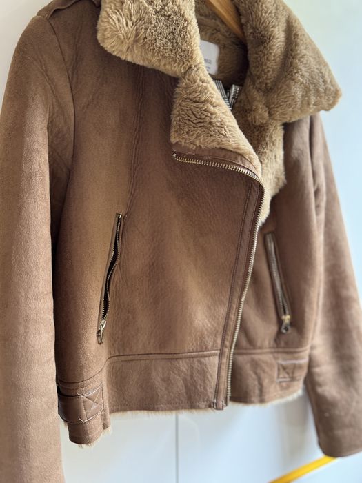 Geaca Stradivarius calduroasa cu blana