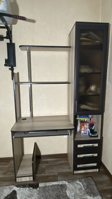 Продам письменный стол б/у