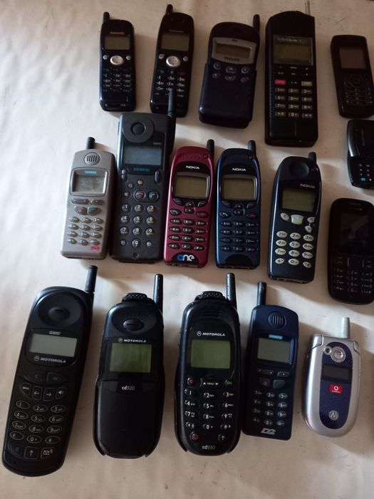 Vând/schimb 200 telefoane vechi Nokia, Samsung, Sony, Sony Ericsson,LG, Blackberry