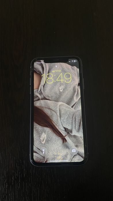продава се Iphone 11