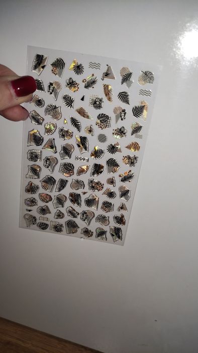 Аксесоари за нокти