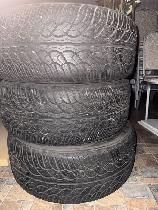 Продам комплект резины с дисками toyota