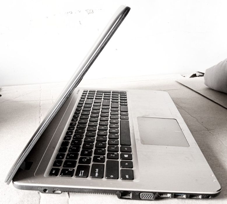 Asus akuratniy ishlatilgan