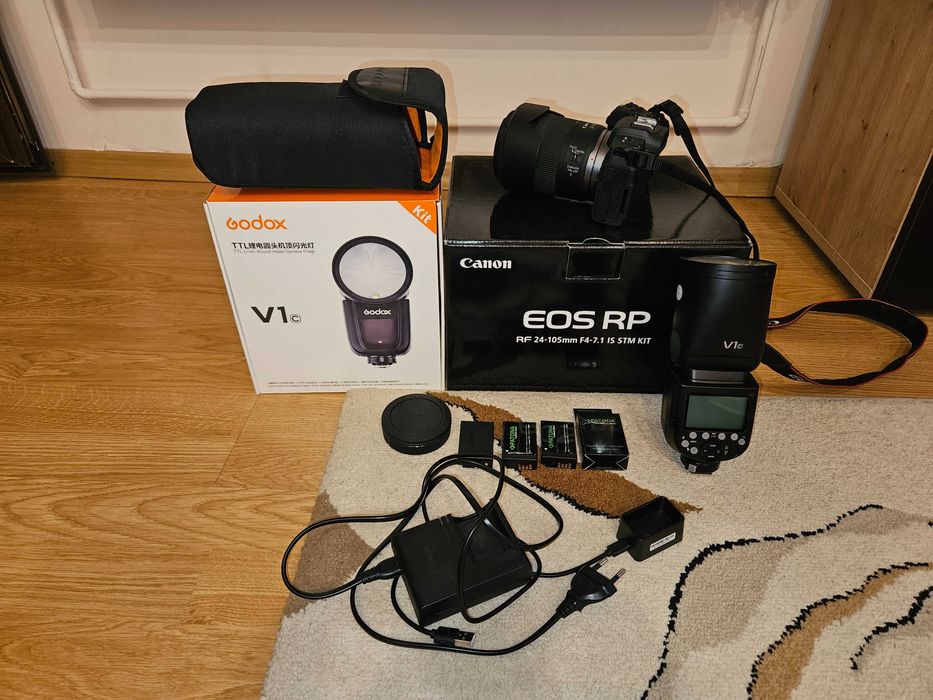 Mirrorless Canon EOS RP cu Obiectiv 24-105 si Blitz Godox V1