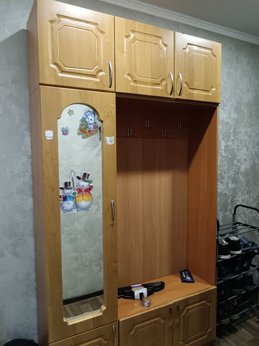 Отдам прихожую. Размеры 120см, 220см и 30см в хорогем состоянии