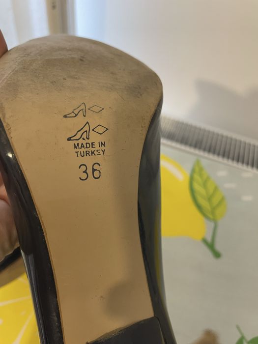 Pantofi cu toc nr 36