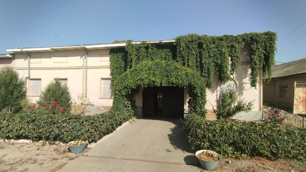 Uy sotiladi srochna 90000 tinchlikda