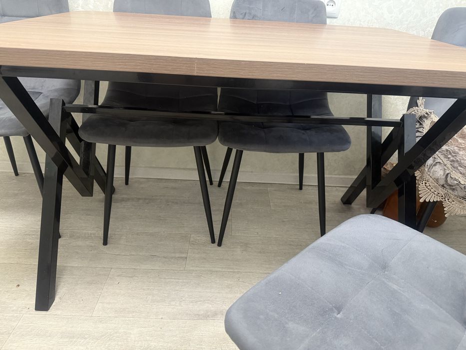 Продам срочно стол