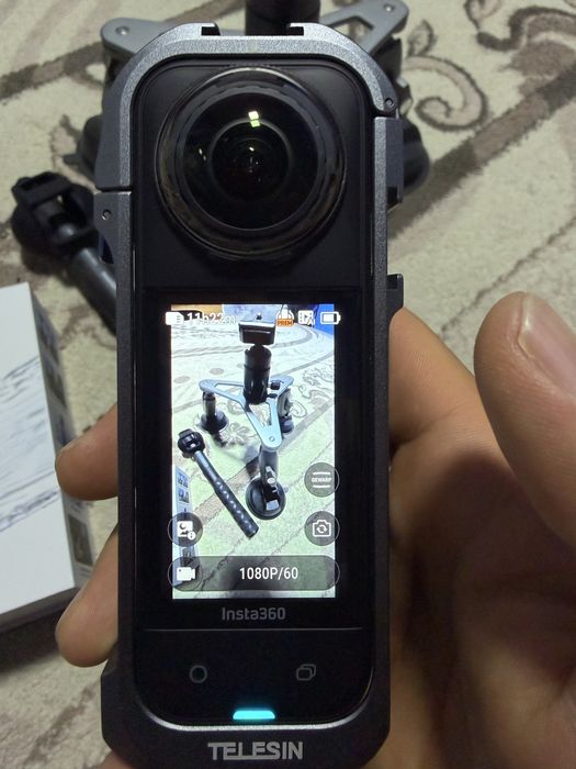 Продам экшн-камеру Insta360 X5