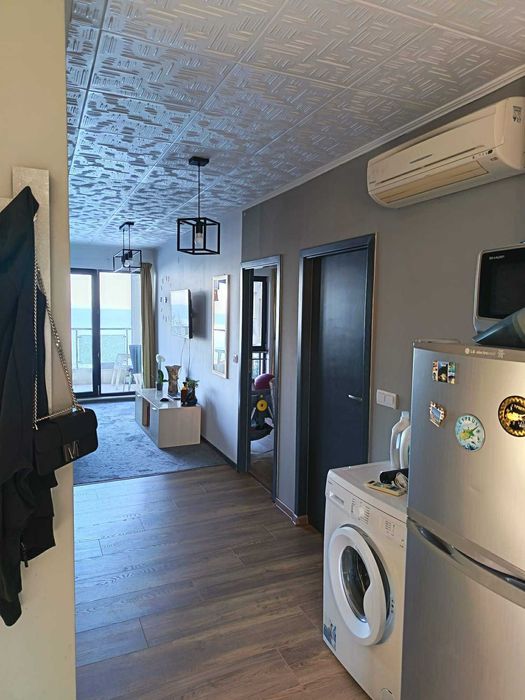 Продавам апартамент  на първо линия на морето в гр. Бяла