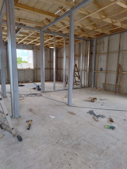 Construim case din structura metalica și panou sandwich