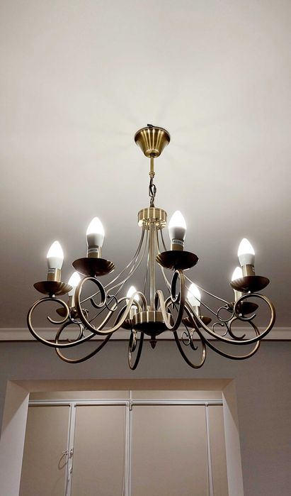 Продам  2 одинаковые люстры