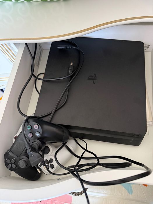 PlayStation 4 с 2 джостиками