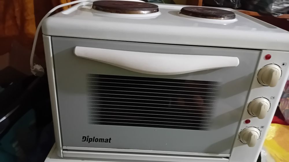 Продавам фурна,много запазена!