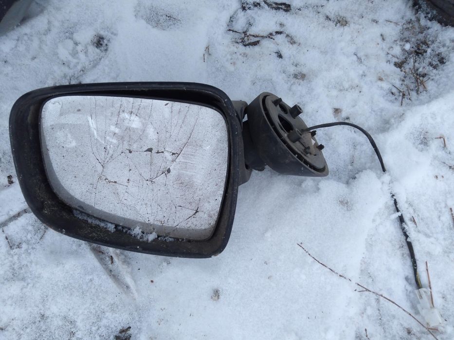 Зеркало на Ларгус