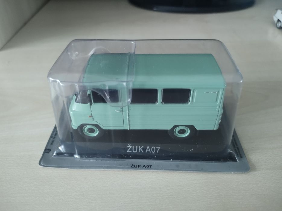 Разни модели 1:43