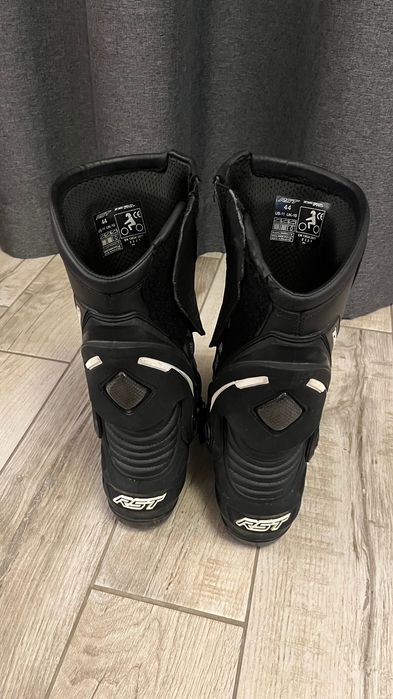 Мото екип кожен две части RST, кожено мото яке, мото ръкавици, ботуши