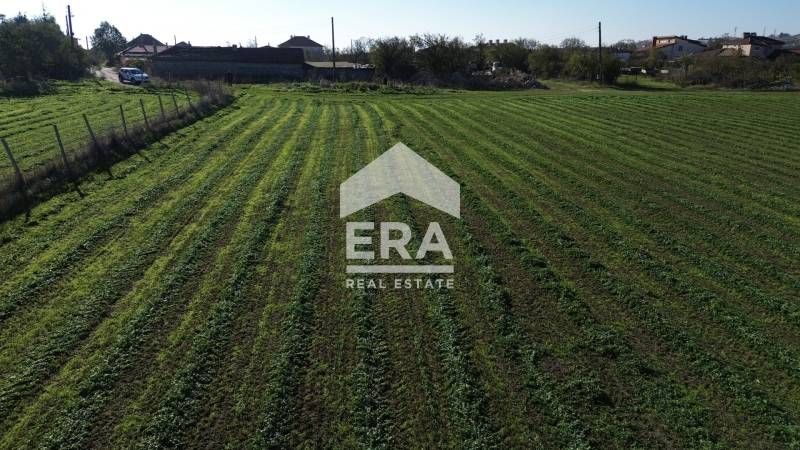 Голям урегулиран поземлен имот за продажба, с ПУП и одобрен проект за