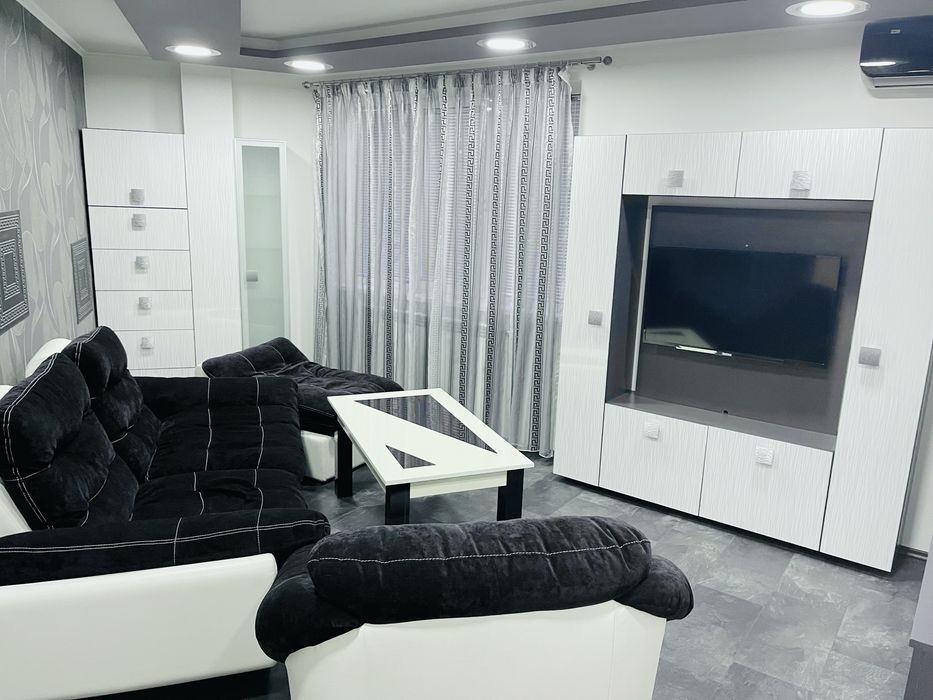 Дава се под наем Четиристаен апартамент в Русе, Алеи Възраждане - 98 кв.м за 510 € - Снимка #2