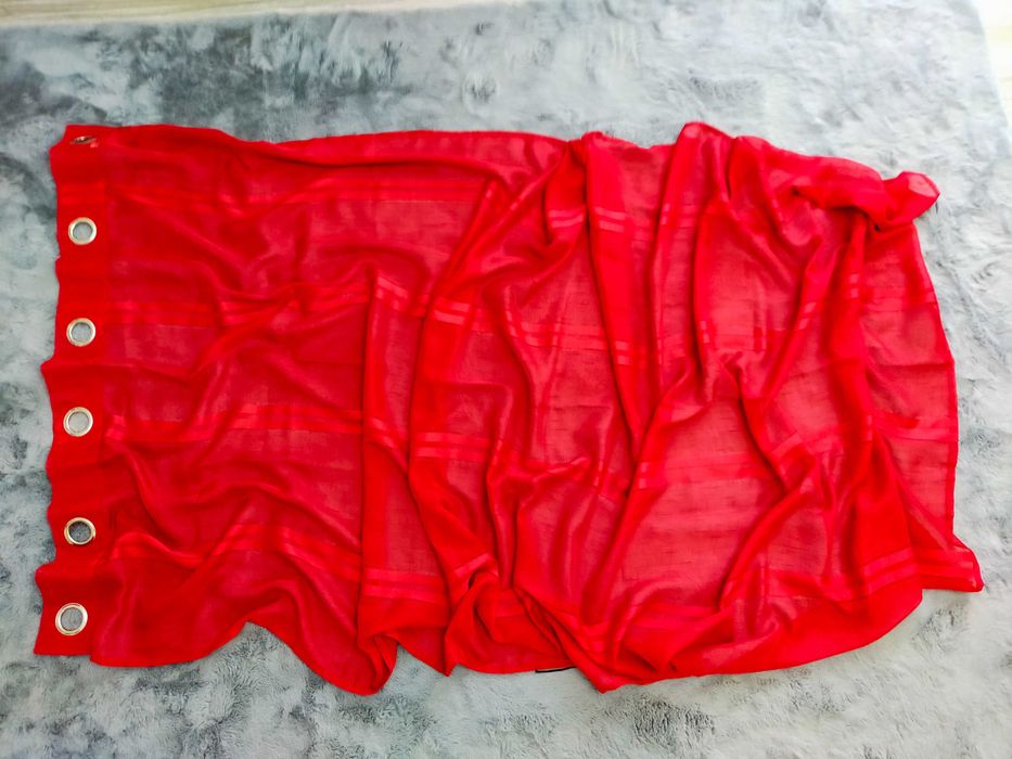 Draperie cu perdea și margine bățoasă de draperie