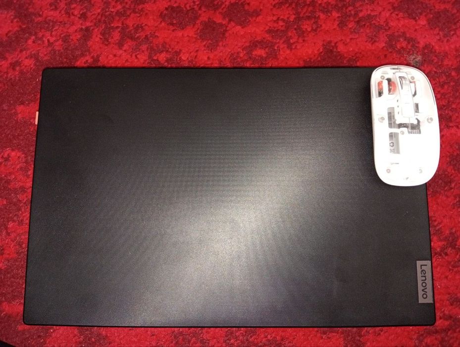 Noutbuk Lenovo xotira 128GB 8GB kafolat beriladi narxi kelishladi