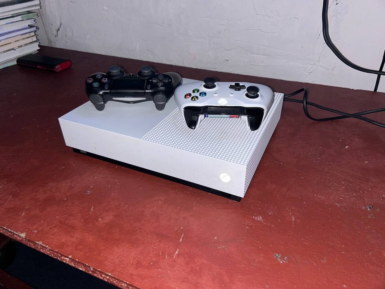 Xbox one s в хорошем состоянии не виснет не лагает есть обмен на 11айф: 65  000 тг. - Приставки Жапек батыра на Olx