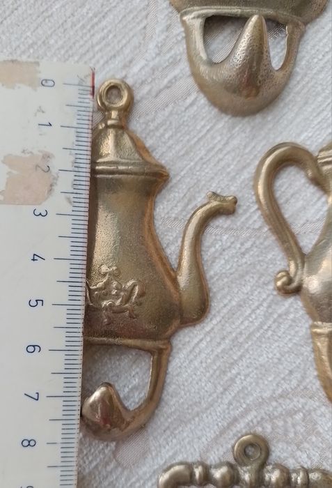 Закачалка за стена месинг