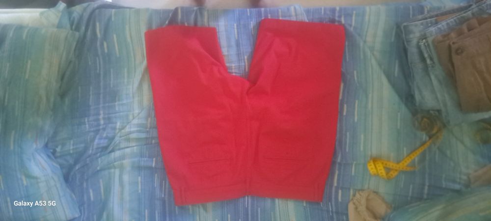 Червени къси панталонки много готини нови