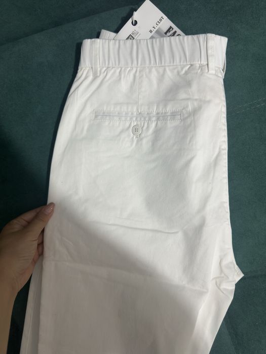 Продам джинсы белые