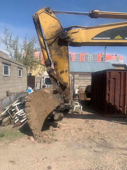 Продаётся гусеничный экскаватор CAT 325C