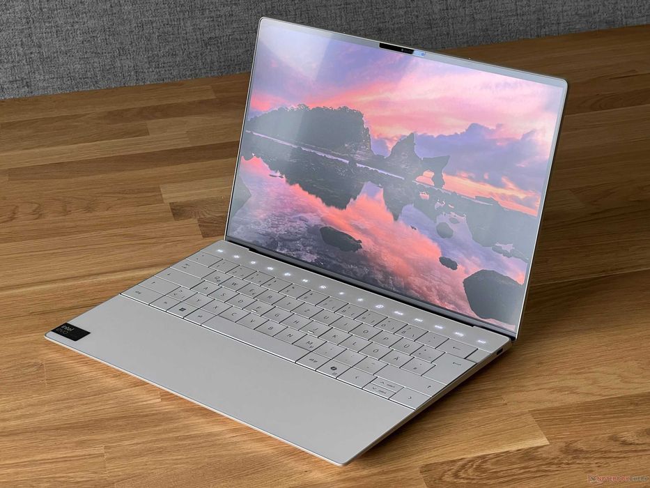 ULTRA Dell XPS 13 9340 ! Model deosebit! Intel Core ULTRA7-155 / 64GB DDR5 / 1TB SSD Nvme / 13.5inch 1920 x 1200 / Touchbar!