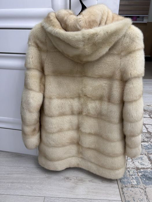 Натуральная шуба продается