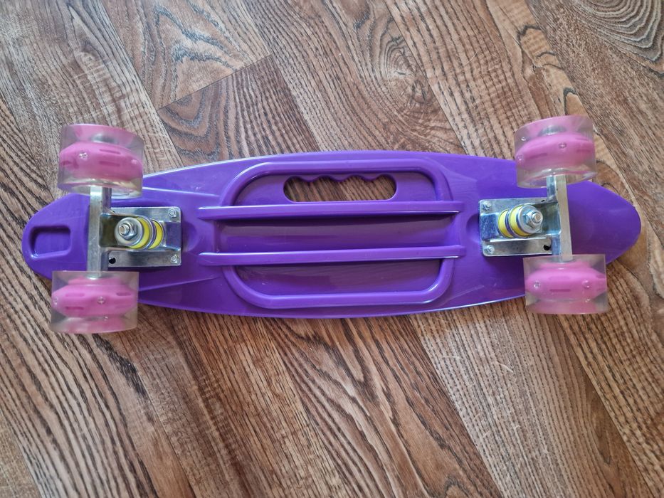 Продам новый скейт.