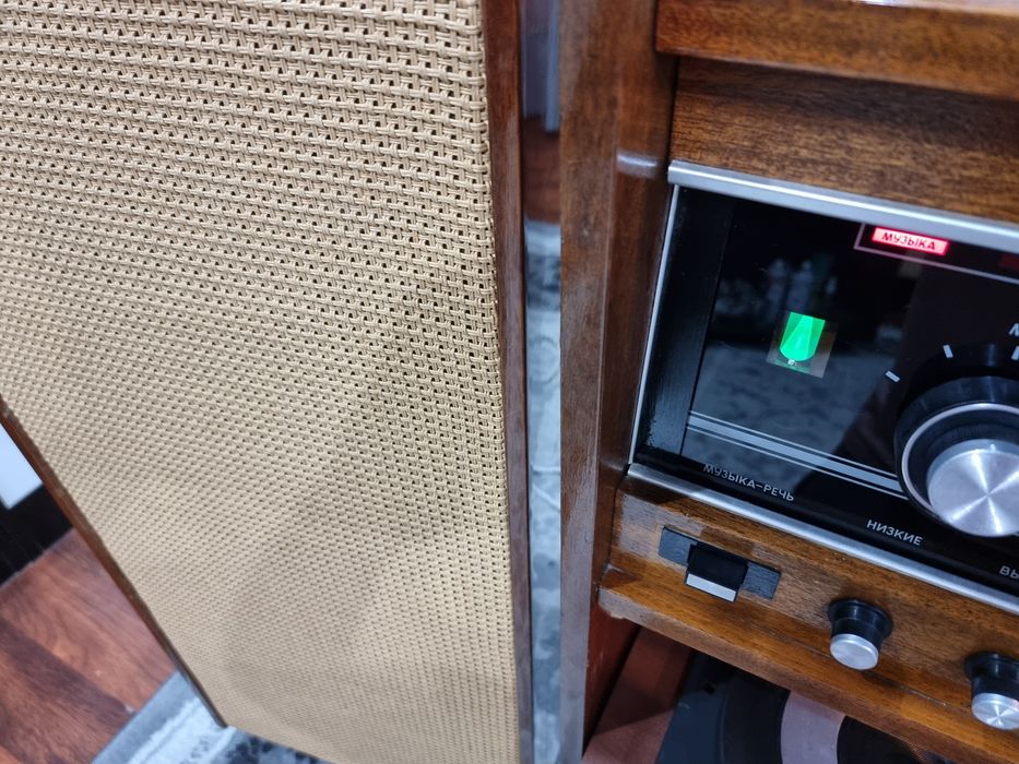 Ламповая Радиола Симфония 003 в подарок 20 пластинок