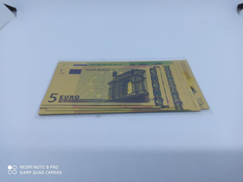 Златни банкноти евро,долари