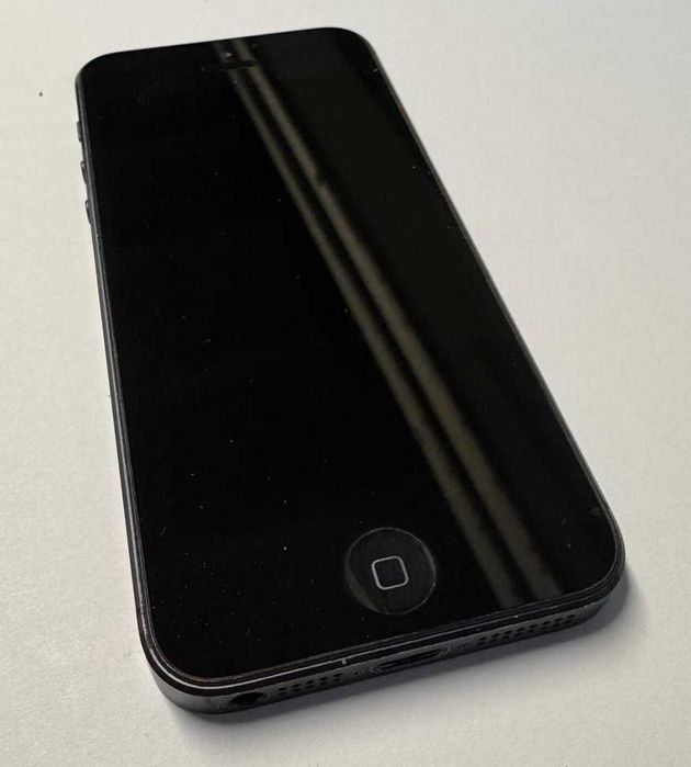 iPhone 5 funcțional – ideal pentru copil / telefon de rezervă