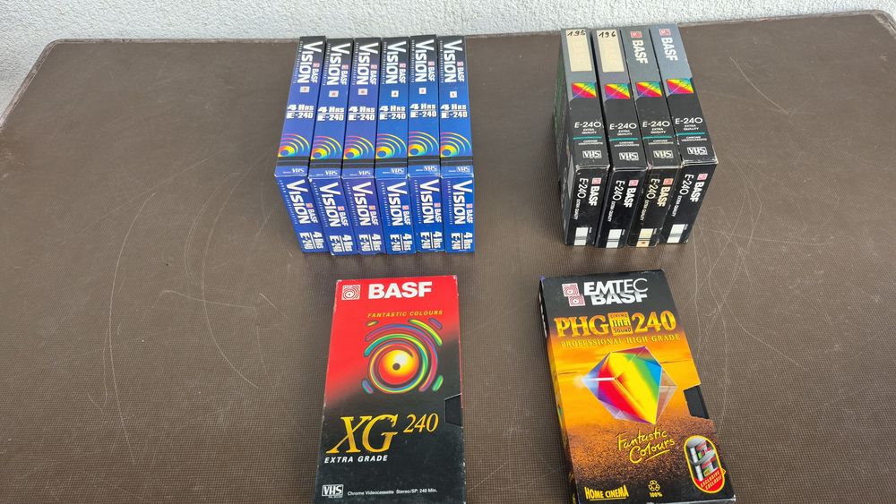Vând 12 casete video VHS Basf 240minute colectie din ani 1970-1990