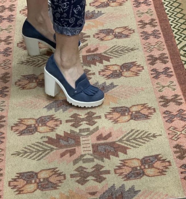 Лоферы на каблуке