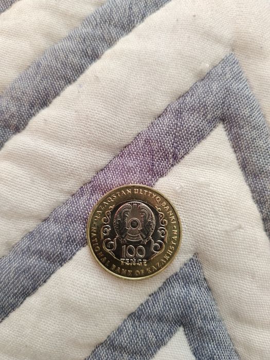 Продаю коллекционную монету "100 тг"