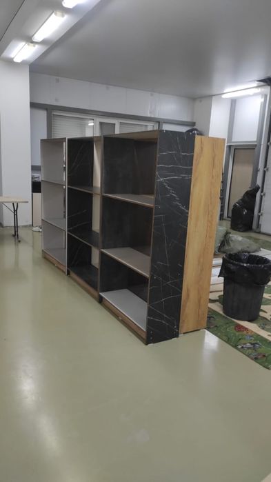 Продам витрины полки стеллажи