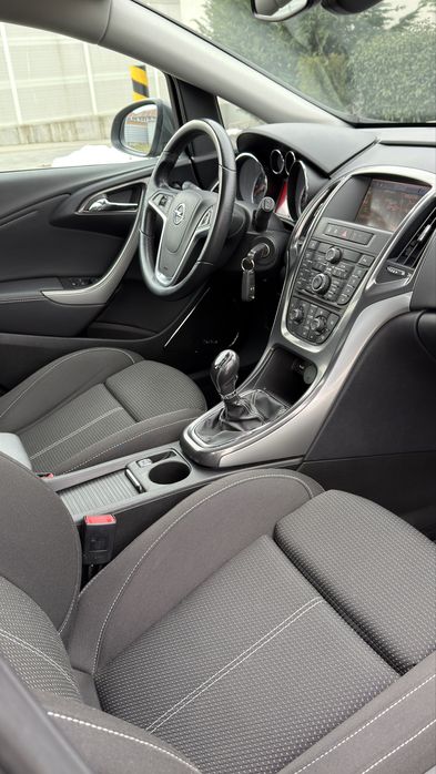 Opel Astra  J / Sports Tourer / 1.4 Turbo / Bi-Xenon / Euro 5