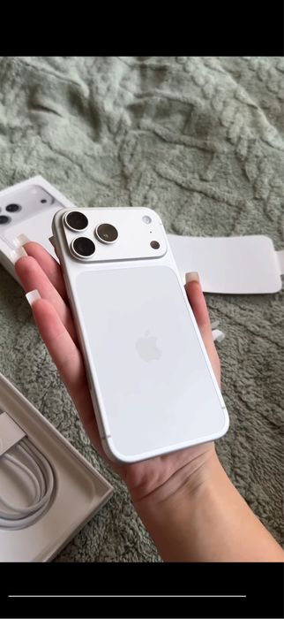 Iphone 17 pro max новый, пользовалась +- 3 месяца