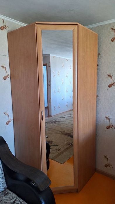 продам угловой ШКАФ