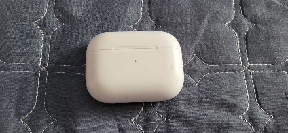 AirPods Pro de a 2-a generație A2700 cu Emc 8075  carcasa casti originala