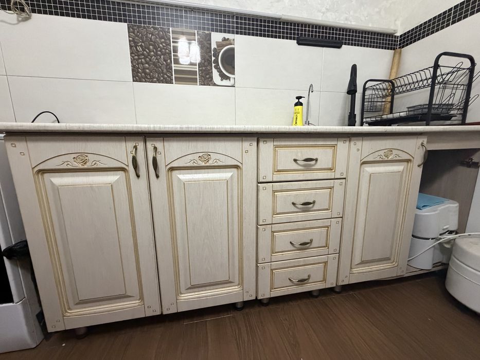 Продаю кухонный гарнитур, буфет