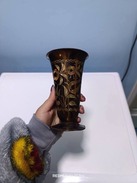 Бронзова вазичка
Цена 18 лв