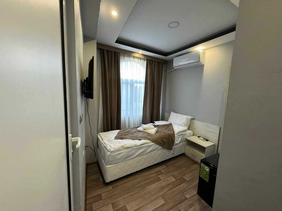 Продава се Хотел в Харманли - 450 кв.м за 556 €/кв.м - Снимка #1