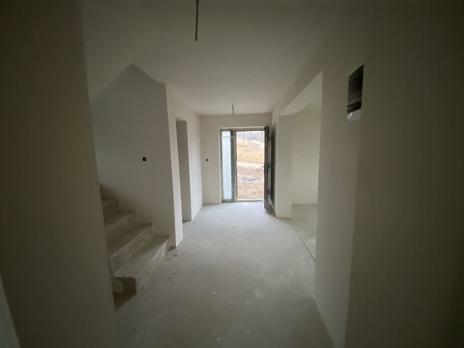 Casa 4 camere de vanzare