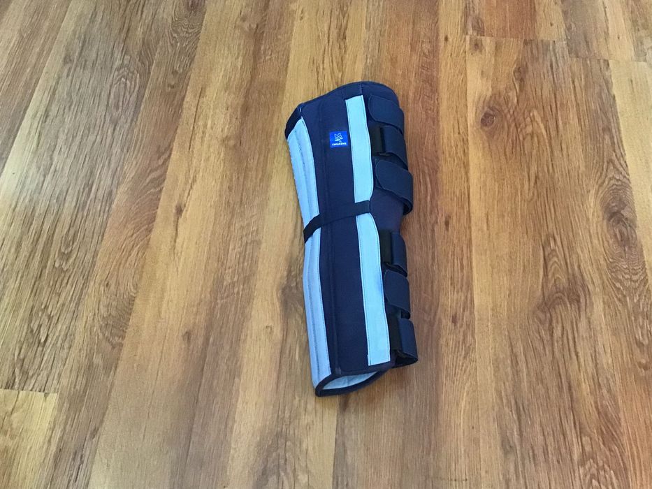 Vând orteză de genunchi fixă THUASNE