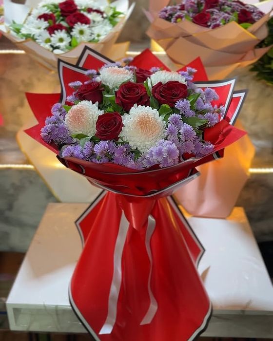 Tabiy Jivoy buket gullar kelin qoli